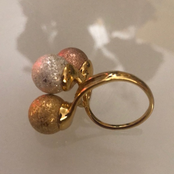 Ring - Picture 2 of 3